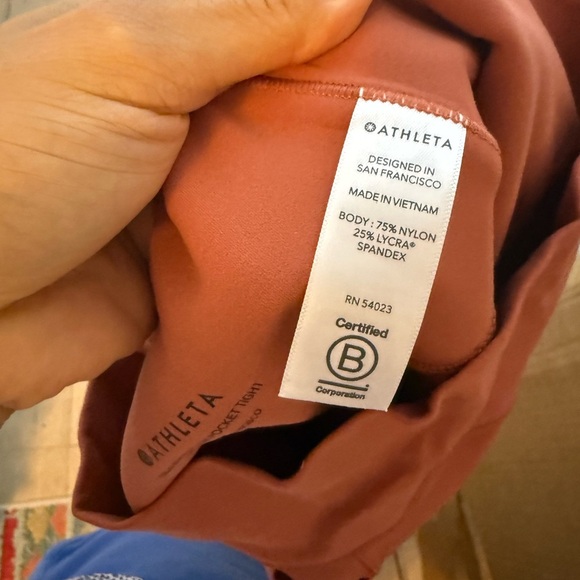 Athleta Salutation Stash Pocket Capri Tights - Picture 4 of 5